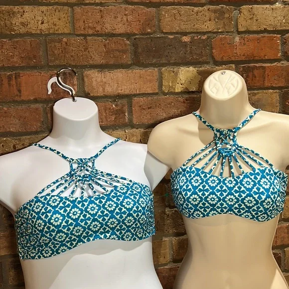 Tori Praver bikini top - Picture 4 of 5